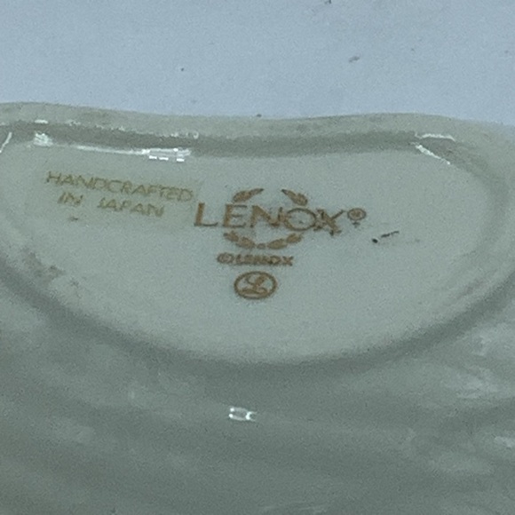 Lenox Ivory and Gold Trim Sea Shell Trinket Box - Picture 9 of 9